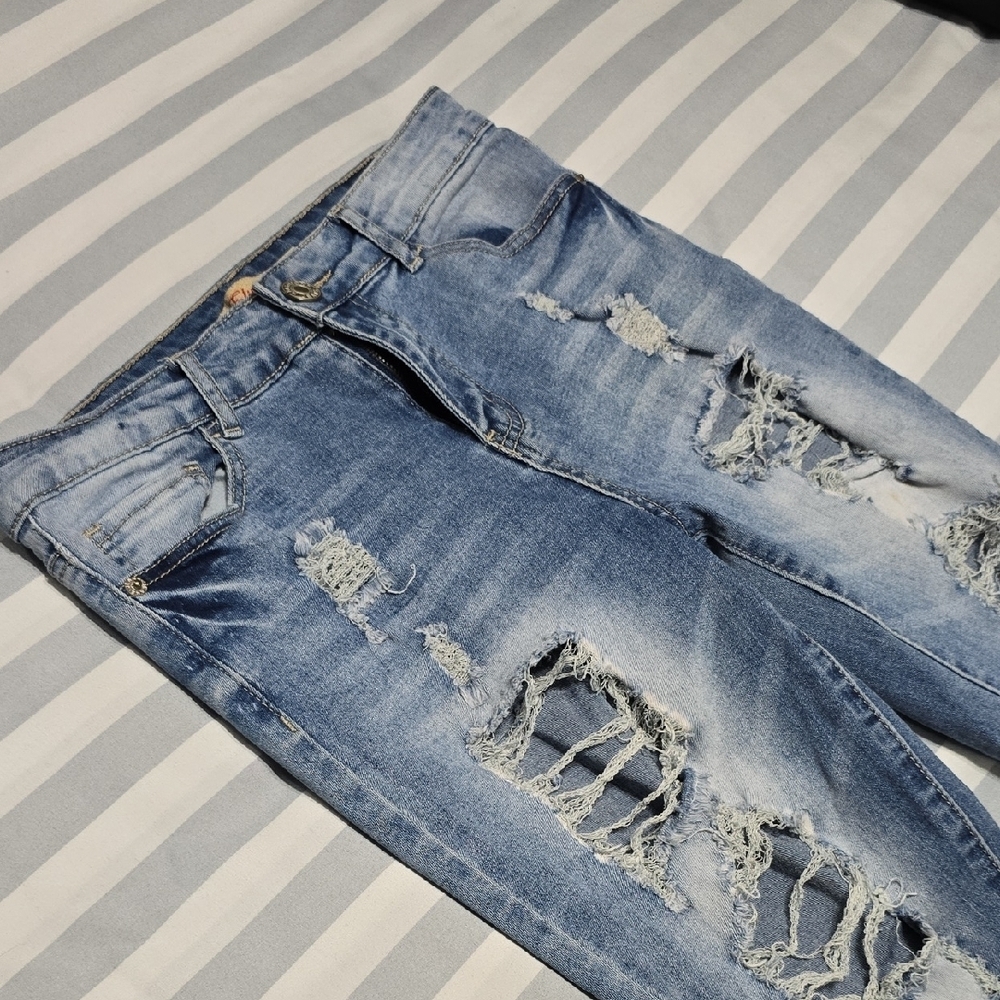 Trendy Distressed Boyfriend Jeans in Blue